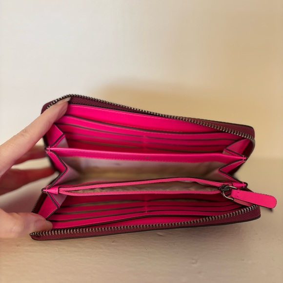 KATE SPADE HEARTS ZIPAROUND WALLET! Just in time for Valentines! 💌 LIKE NEW!! - Picture 10 of 15